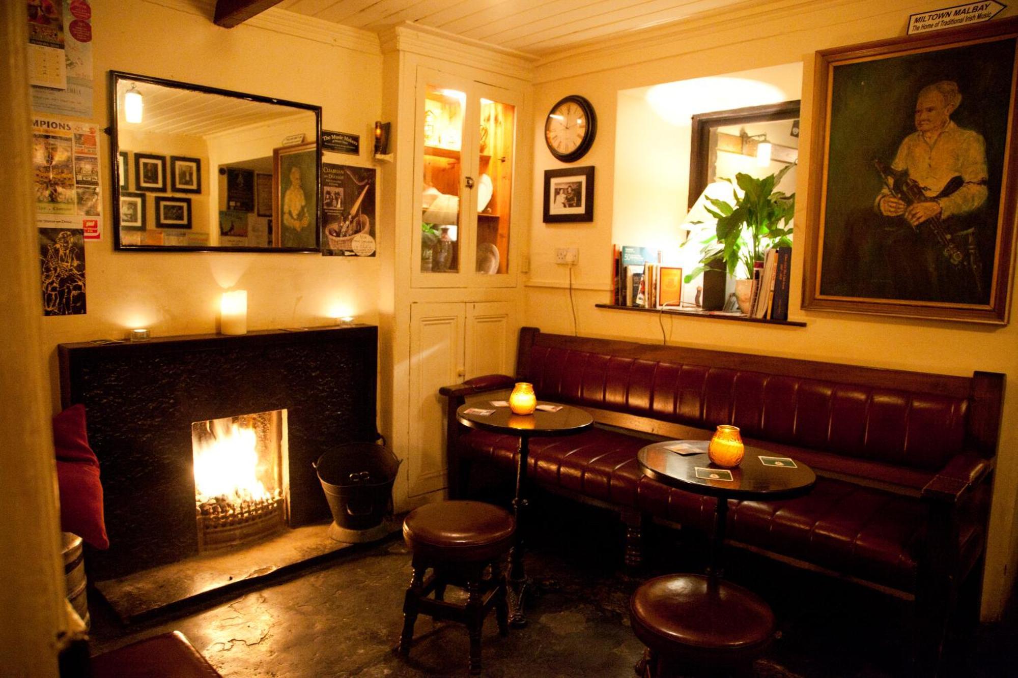 The Townhouse Bed and Breakfast Milltown Malbay Buitenkant foto
