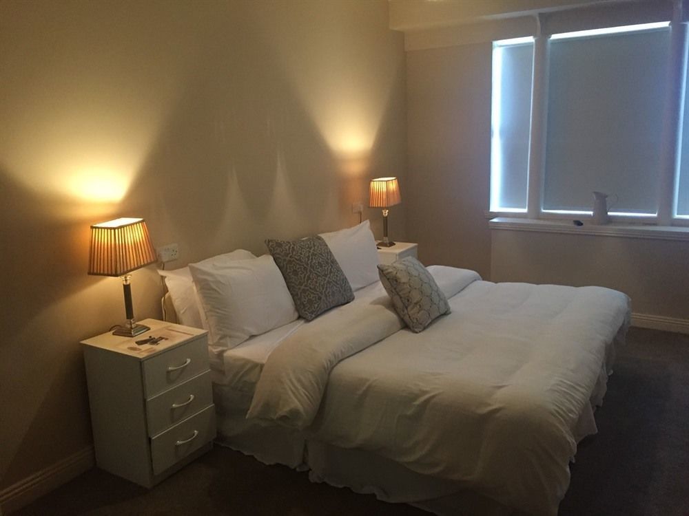 The Townhouse Bed and Breakfast Milltown Malbay Buitenkant foto